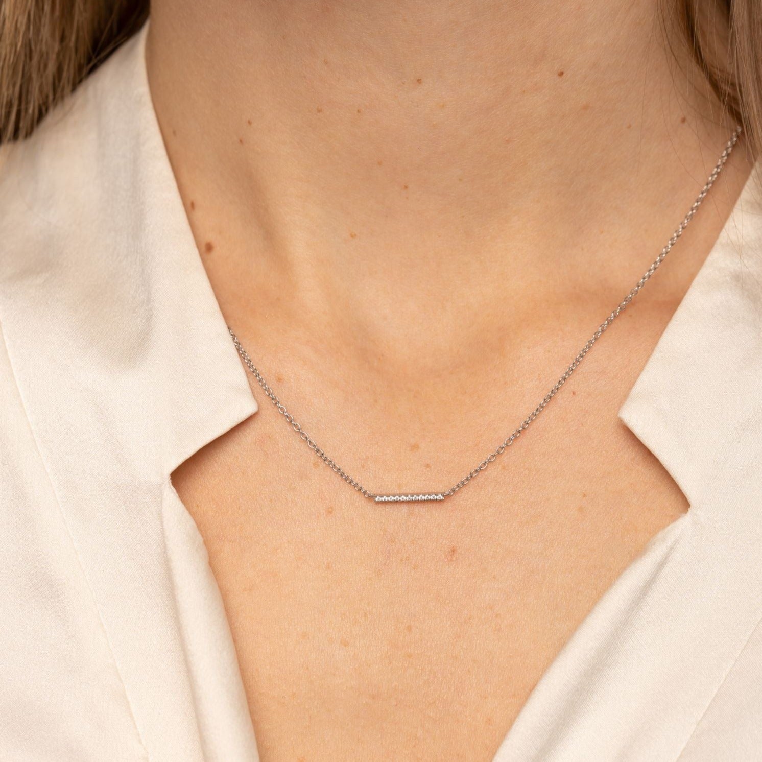 Collar Diamantes en Barra