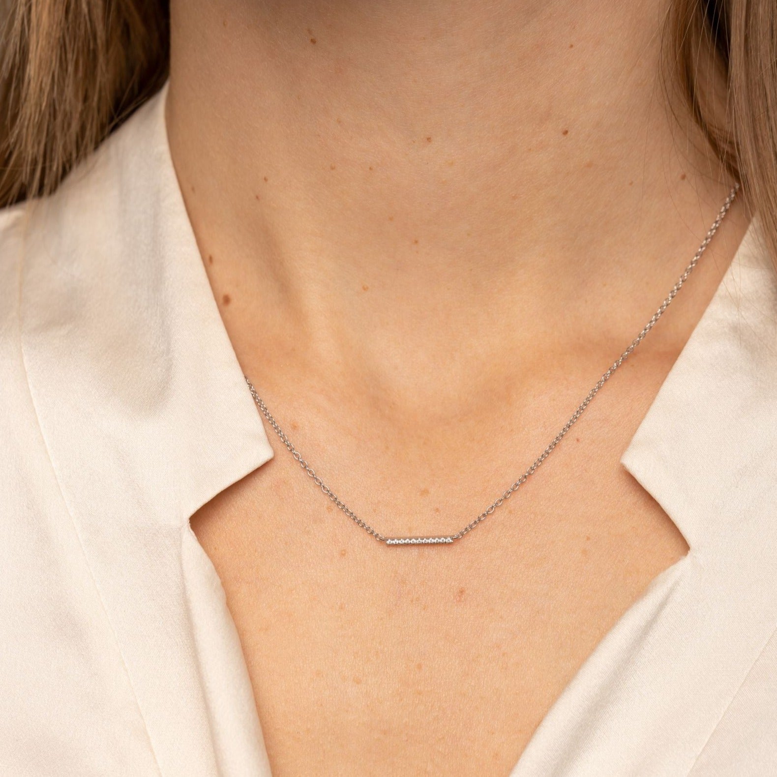 Collar Diamantes en Barra