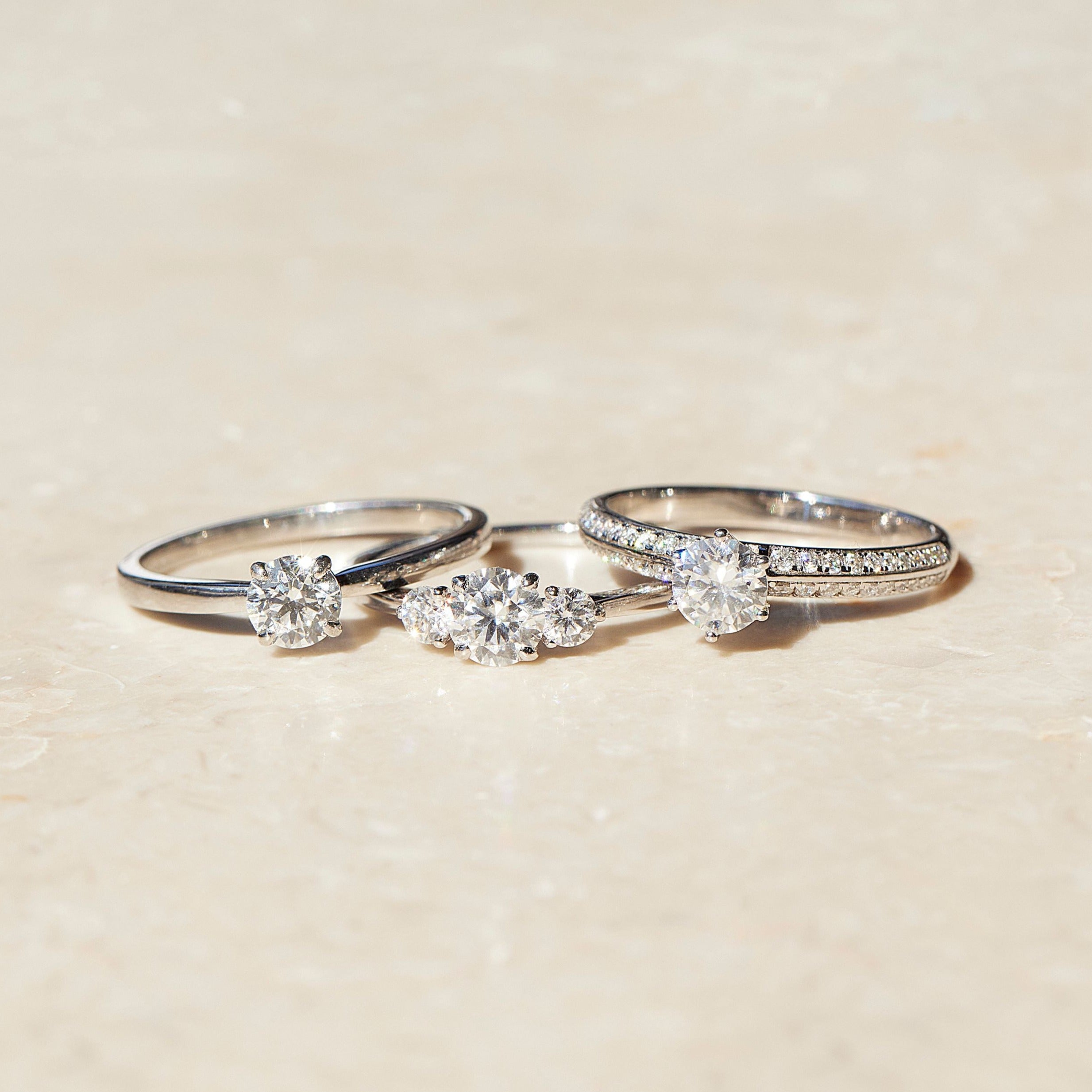 Anillo Tres Piedras Clásico