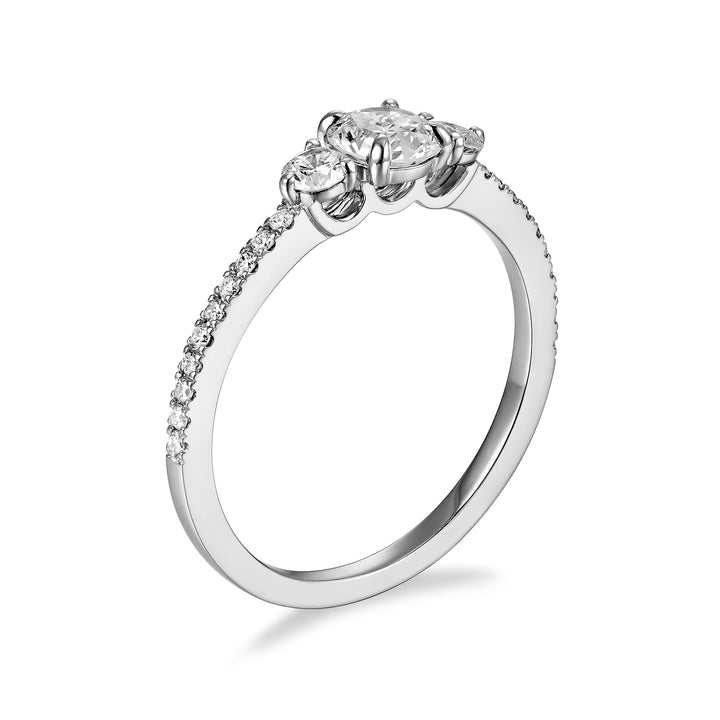 Anillo Tres Piedras Clásico con Pave de Diamantes