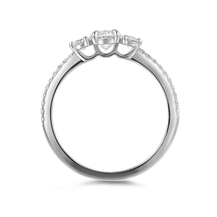 Anillo Tres Piedras Clásico con Pave de Diamantes