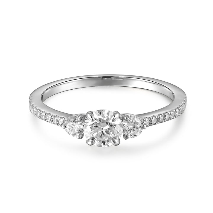 Anillo Tres Piedras Clásico con Pave de Diamantes